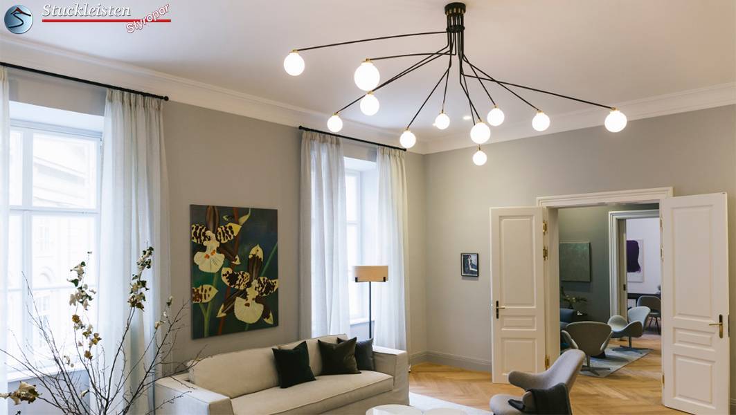 Wohnzimmerbeleuchtung mit Zierleisten, Styroporrosette und Deckenleuchte