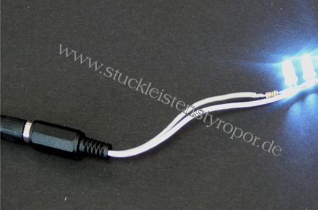 Anschlusskabel mit DC Buchse mit LED Trafo und LED Strip verbunden